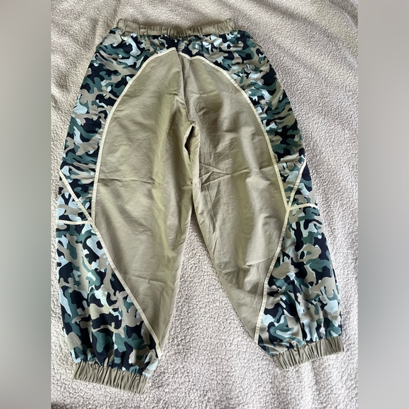 Like New! ASOS DESIGN Camo Pants Festival Parachute Shell Windbreaker Street -10 - Picture 10 of 14